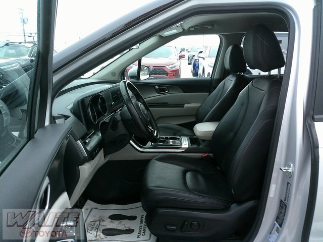 Used 2023 Kia Carnival LX image 19