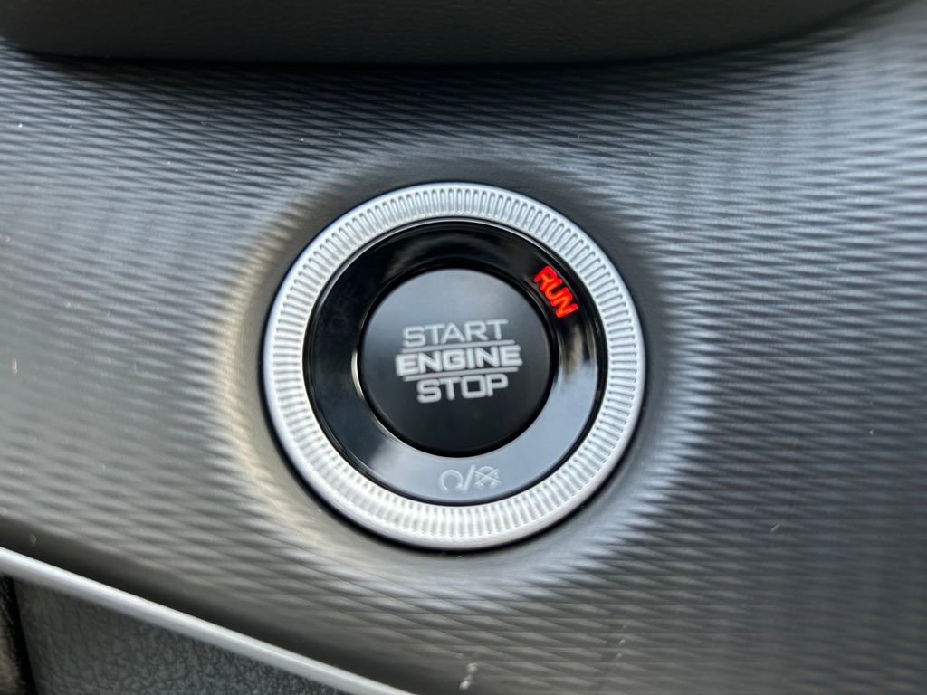 New 2025 Jeep Grand Cherokee L Altitude image 17