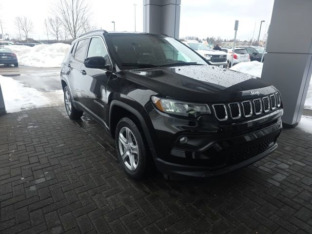 Used 2023 Jeep Compass Latitude image 5