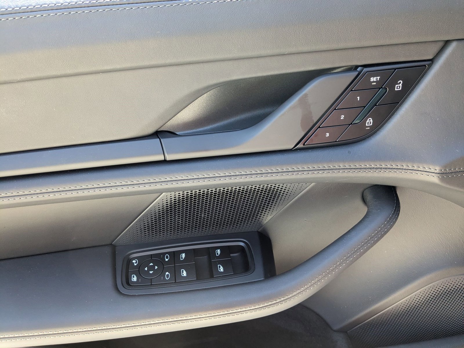 New 2024 Porsche Taycan 4S image 12