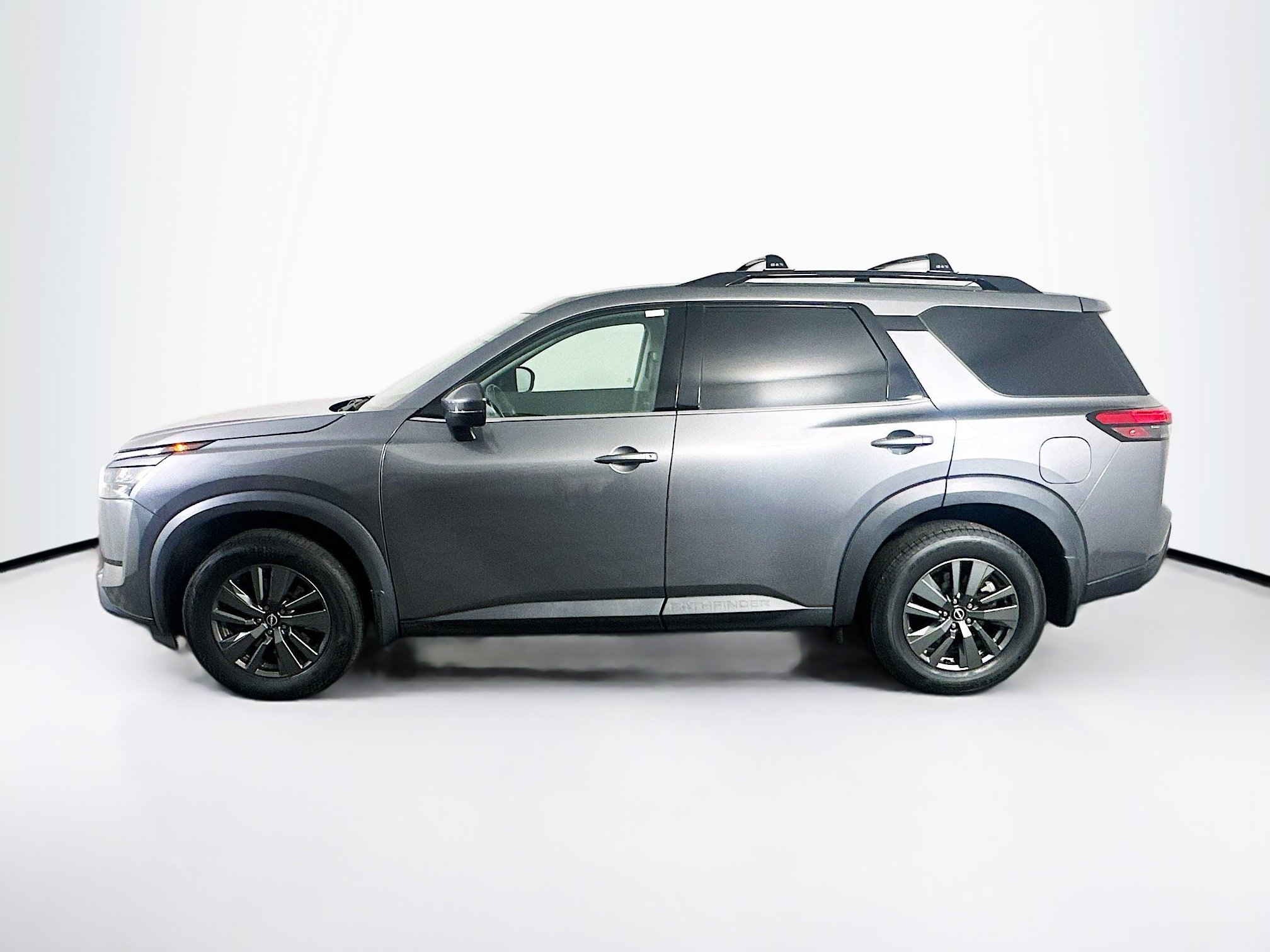 Used 2024 Nissan Pathfinder SV w/ SV Premium Package AWD/4WD image 4