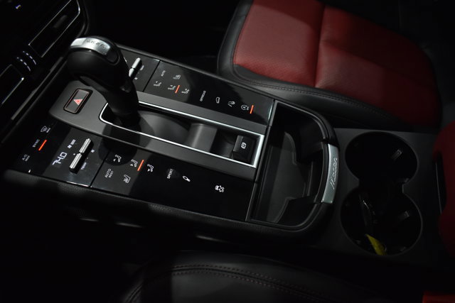 Used 2022 Porsche Macan S image 23