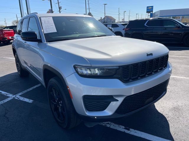 Used 2024 Jeep Grand Cherokee Altitude AWD/4WD image 1