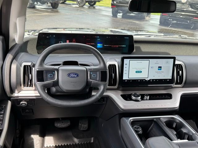 Used 2025 Ford Expedition Active AWD/4WD image 3