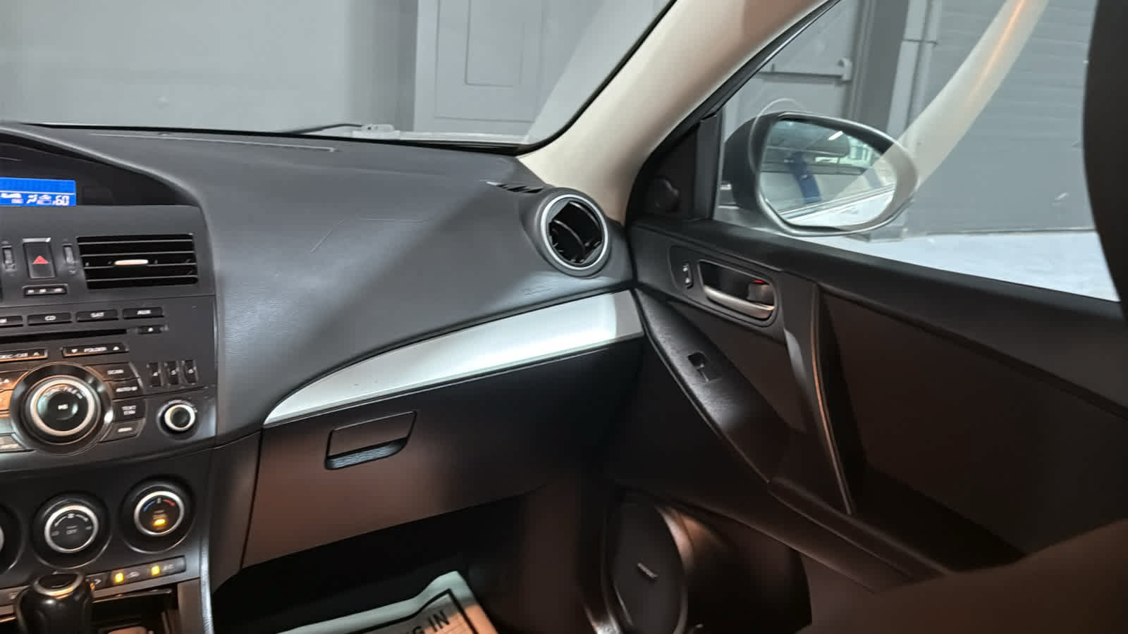 Used 2013 MAZDA MAZDA3 i Touring w/ Preferred Equipment Pkg FWD image 23