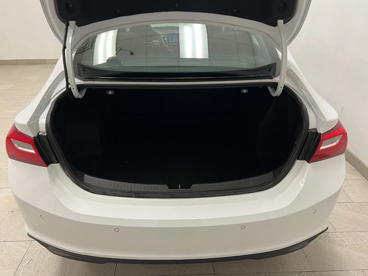 Used 2023 Chevrolet Malibu LT w/ Driver Confidence Package image 19