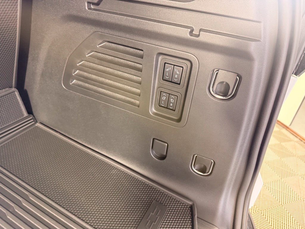 New 2026 Chevrolet Traverse RS w/ LPO, Floor Liner Package AWD/4WD image 12