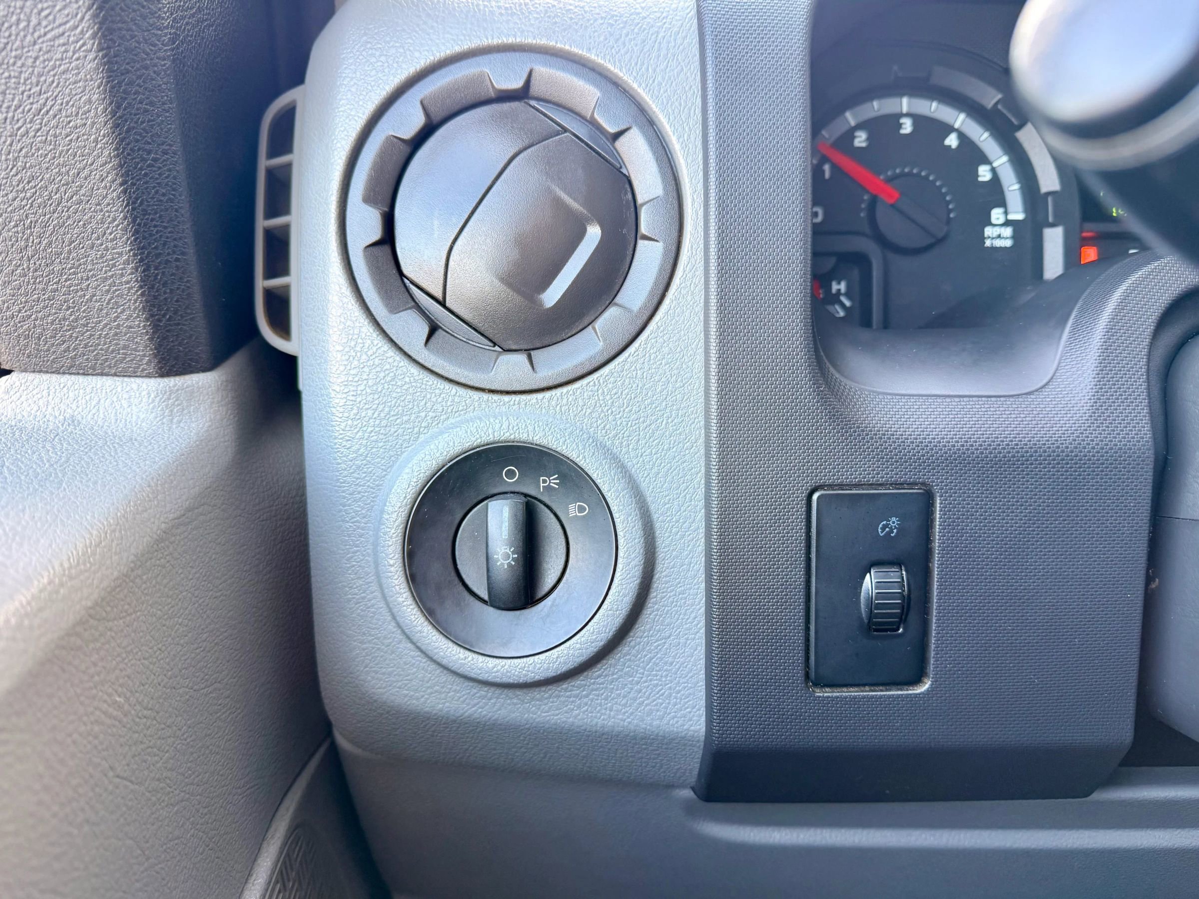 Used 2012 Ford E-150 and Econoline 150 w/ Commercial Cargo Van Pkg image 16