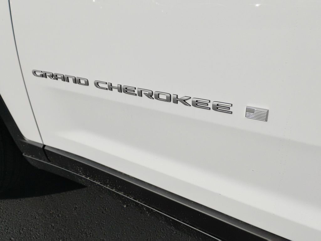 New 2025 Jeep Grand Cherokee Laredo w/ Trailer Tow Package image 10