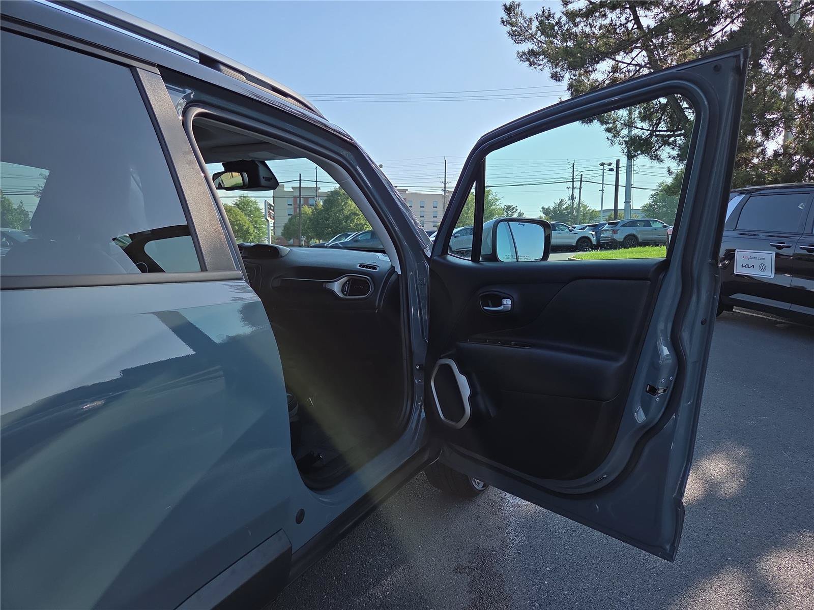 Used 2017 Jeep Renegade Limited AWD/4WD image 28