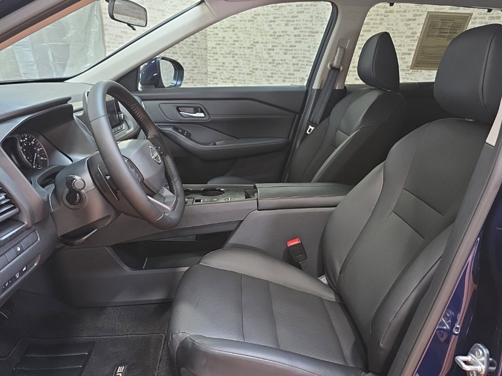 Used 2026 Nissan Rogue SV w/ SV Premium Package image 25