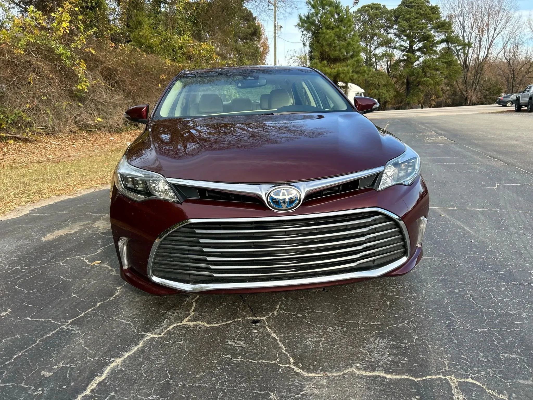 Used 2018 Toyota Avalon XLE Premium image 3