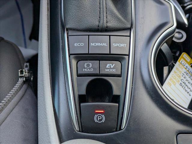 Used 2020 Toyota Camry XLE image 16