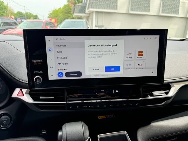 Used 2025 Toyota Sienna Platinum AWD/4WD image 48