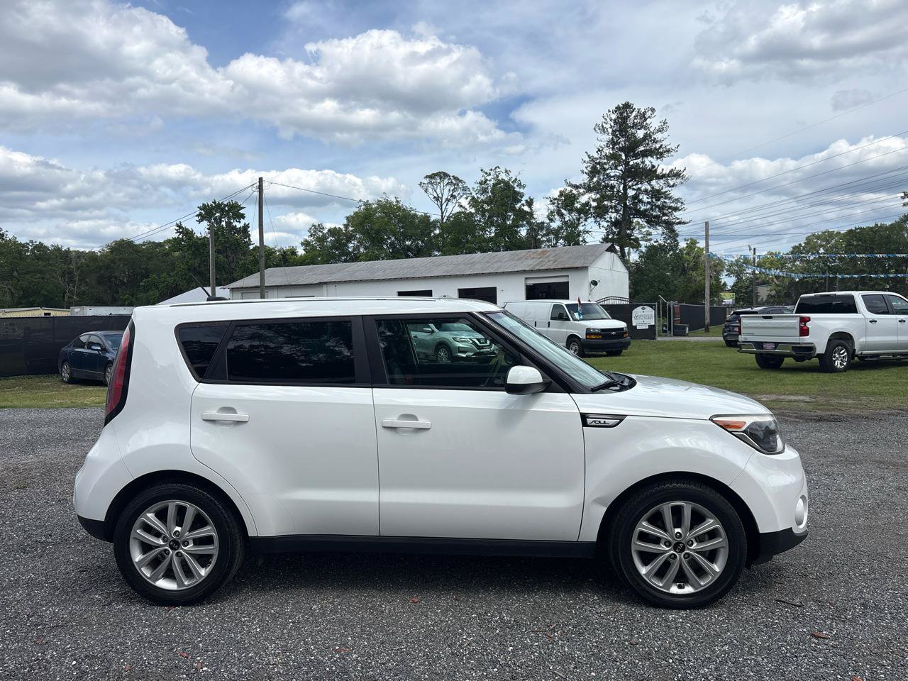 Used 2018 Kia Soul + FWD image 4