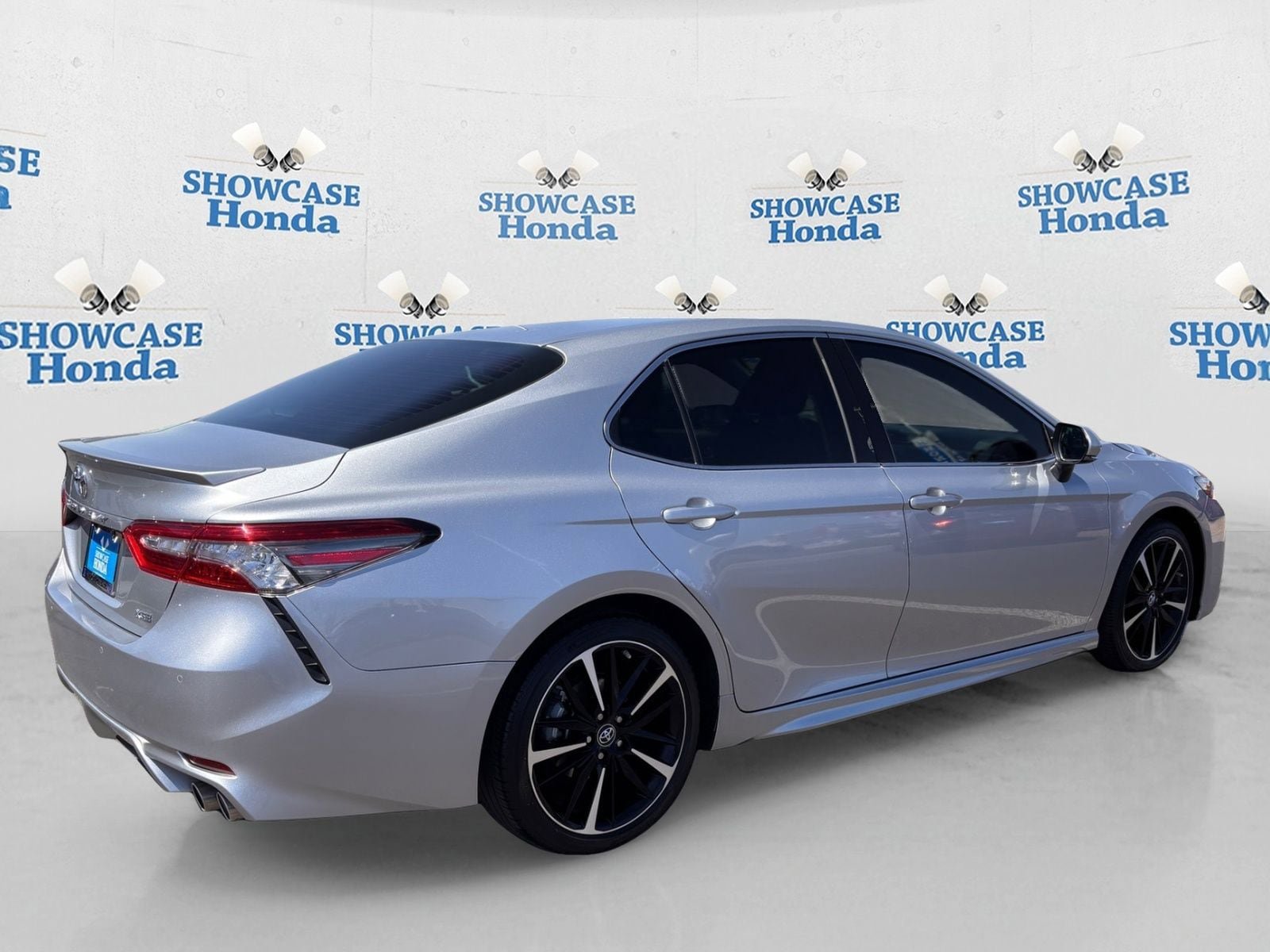 Used 2018 Toyota Camry XSE FWD image 8
