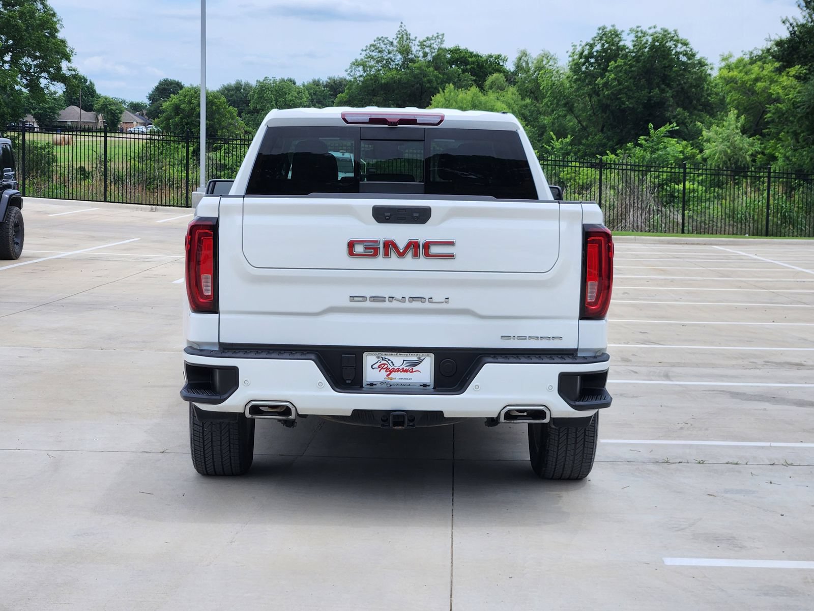 Used 2024 GMC Sierra 1500 Denali RWD image 8