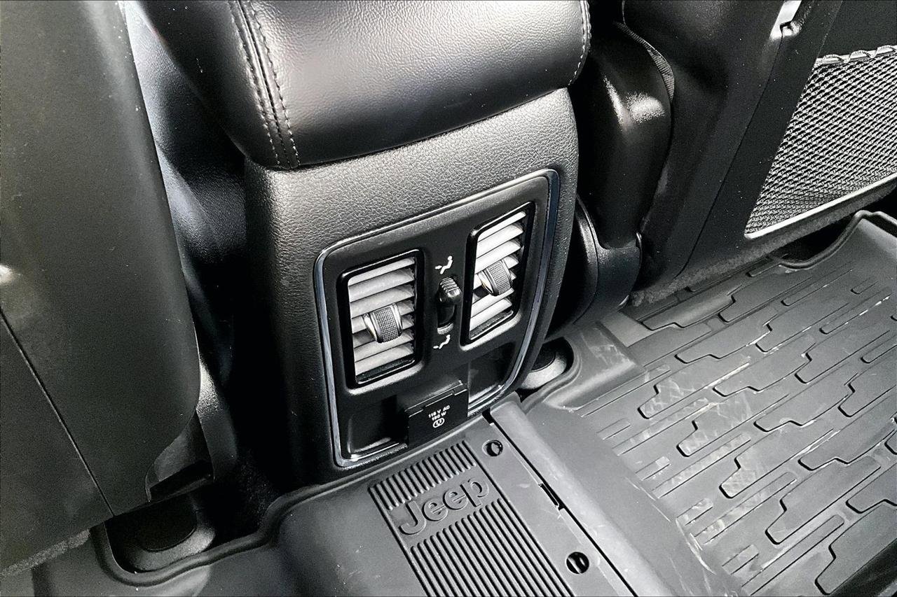 Used 2022 Jeep Grand Cherokee Laredo X AWD/4WD image 10