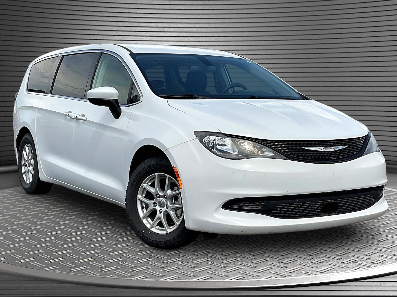 Used 2022 Chrysler Voyager LX