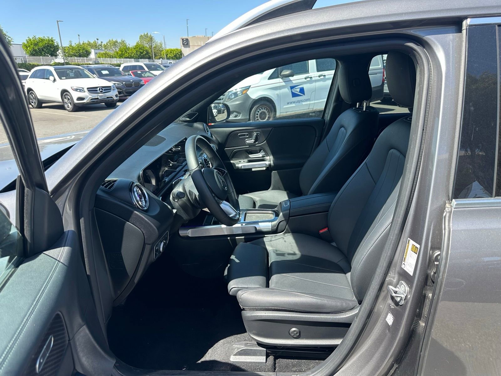 Used 2025 Mercedes-Benz EQB 300 4MATIC image 2