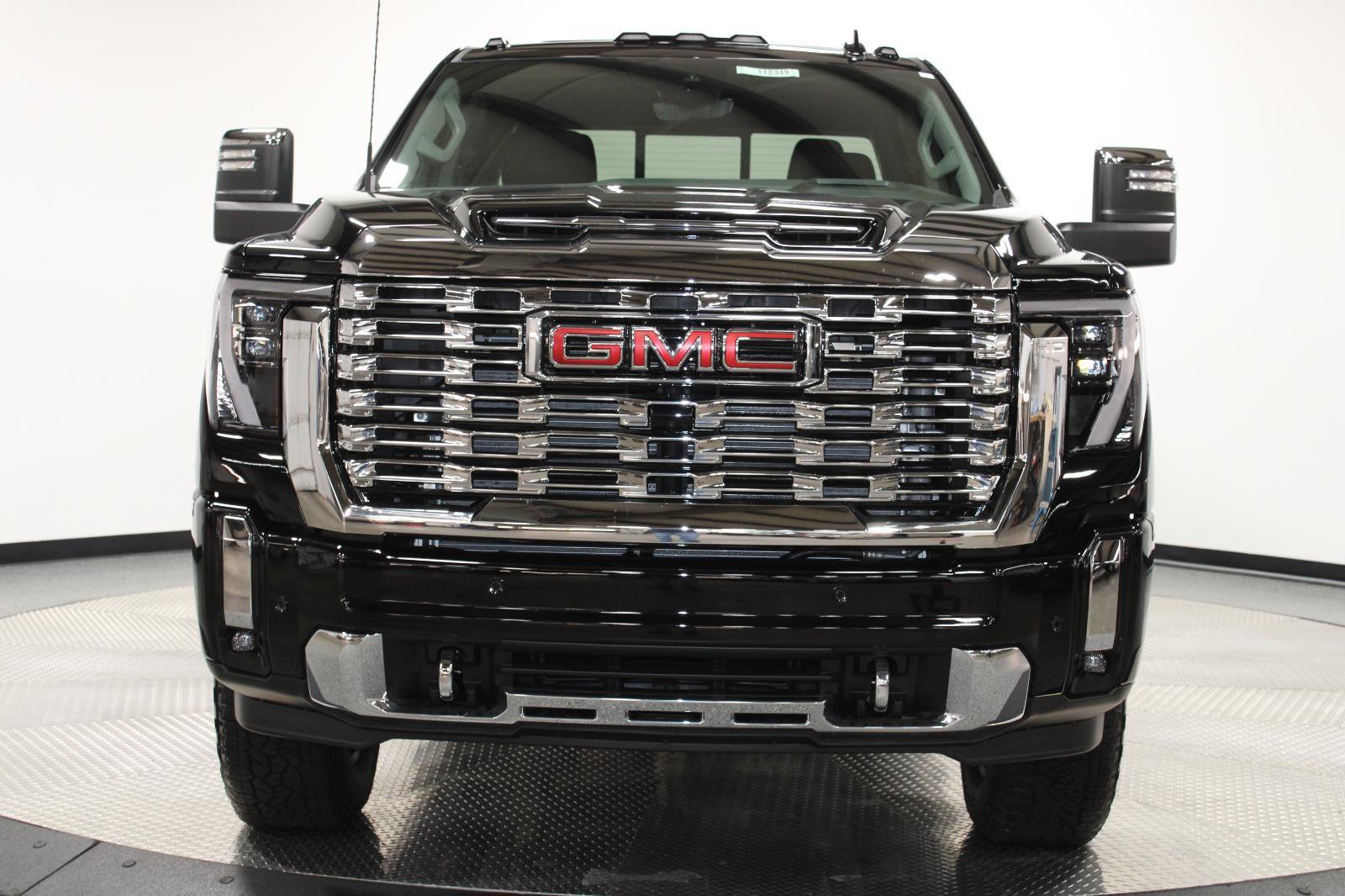 New 2026 GMC Sierra 2500 Denali w/ Denali Reserve Package image 2