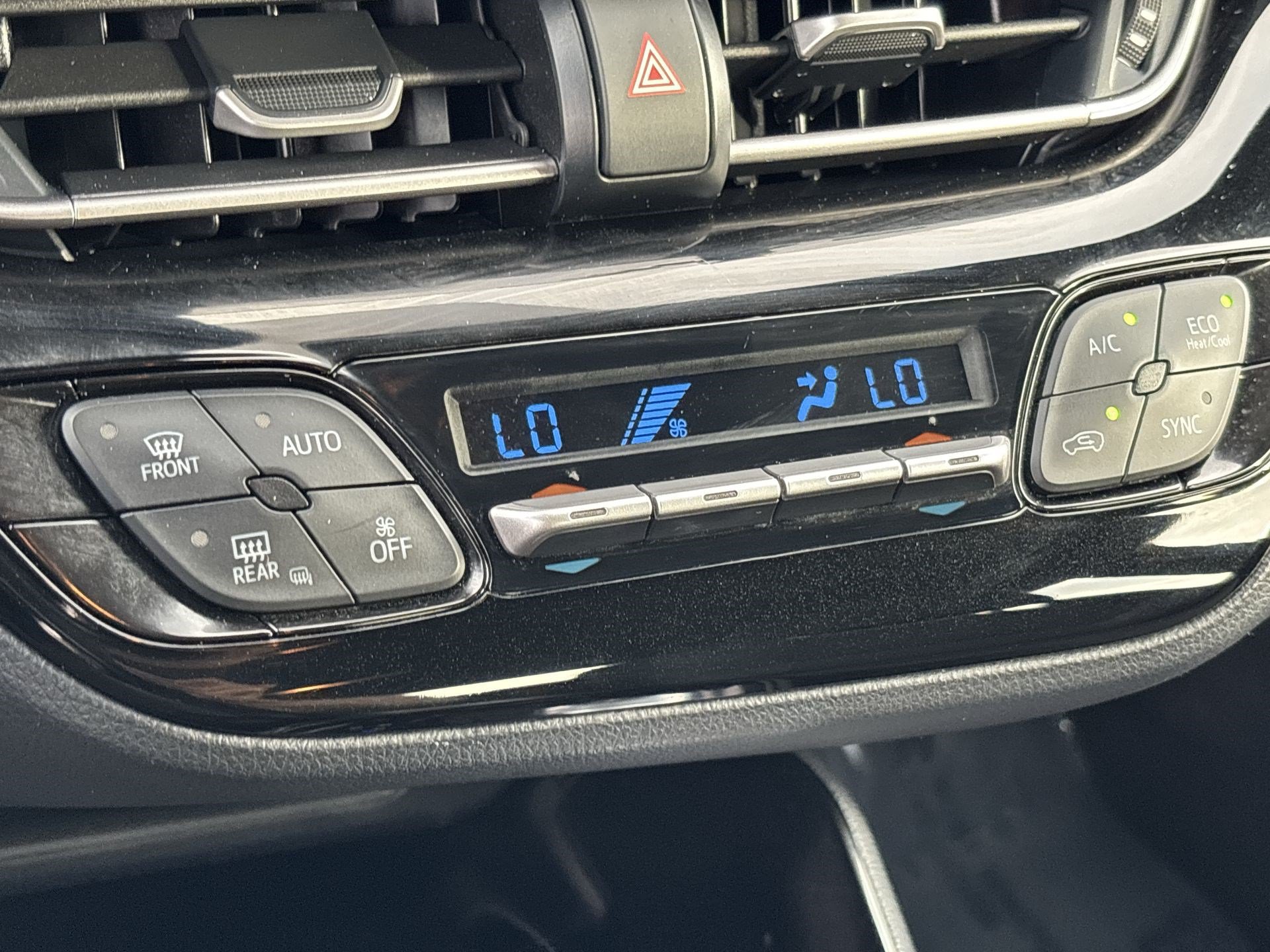 Used 2019 Toyota C-HR XLE FWD image 16