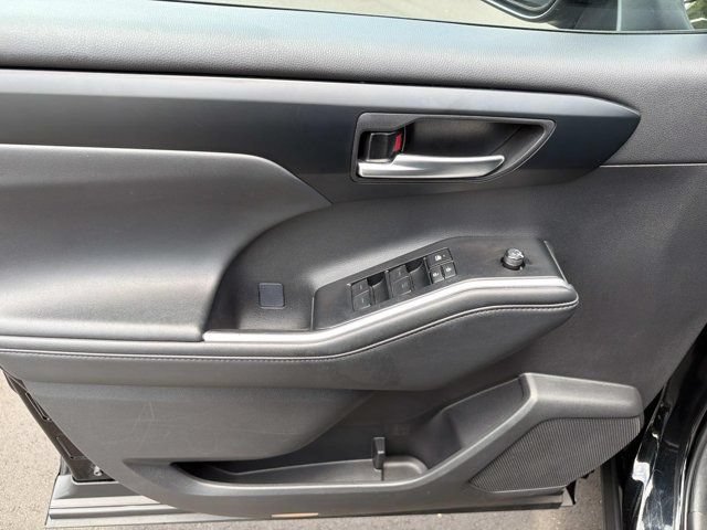 Used 2025 Toyota Highlander XSE AWD/4WD image 7