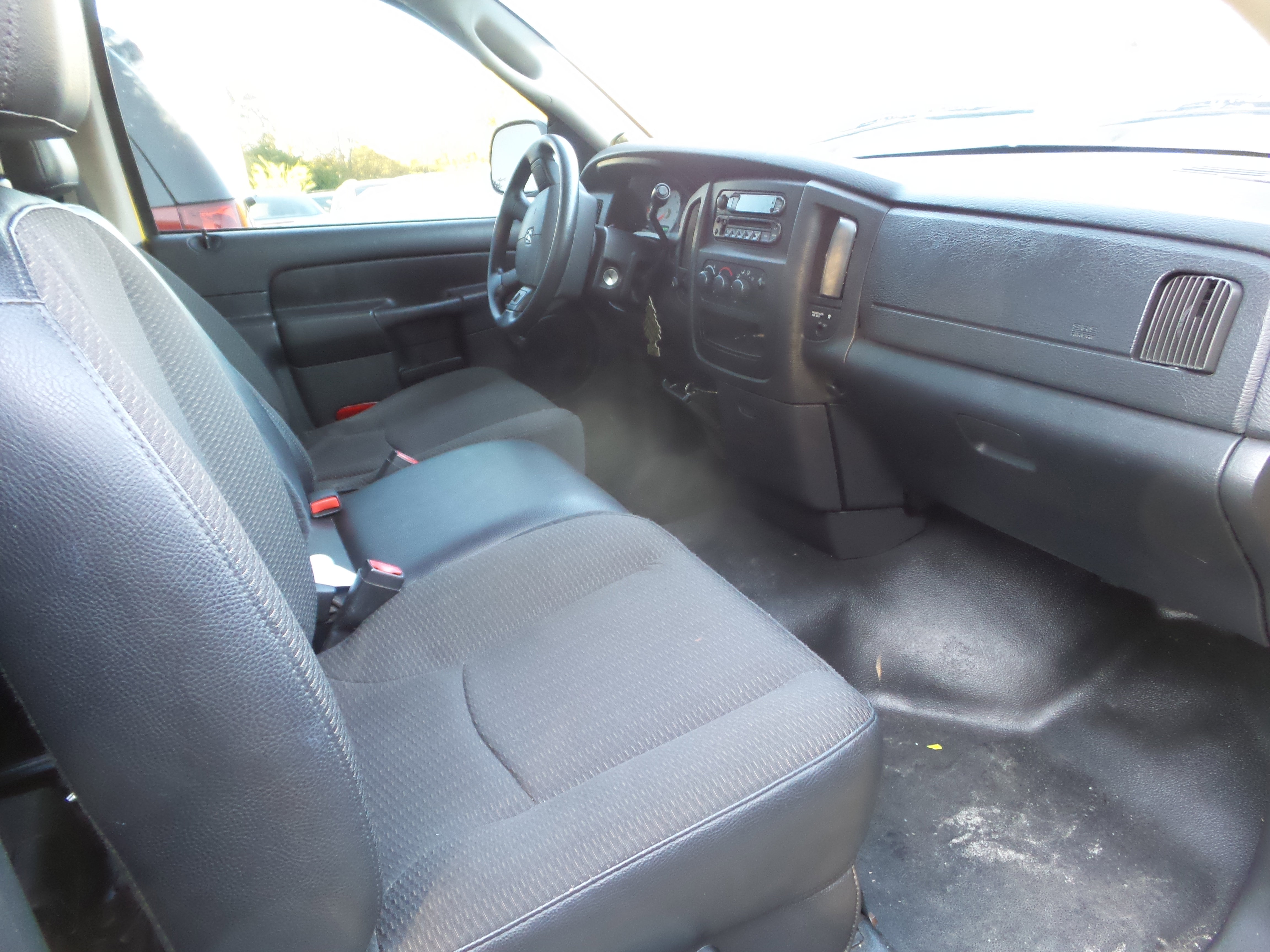 Used 2004 Dodge Ram 1500 Truck ST image 11