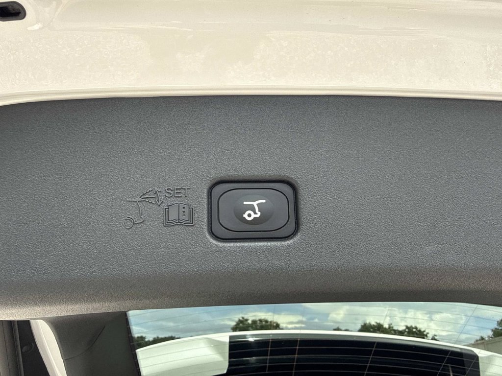 New 2026 Lincoln Nautilus Premier w/ Equipment Group 102A AWD/4WD image 12