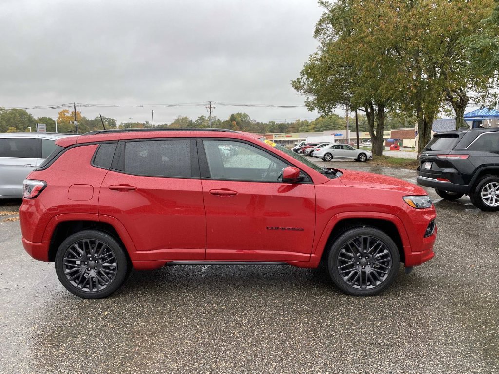 Certified 2022 Jeep Compass Limited AWD/4WD image 2