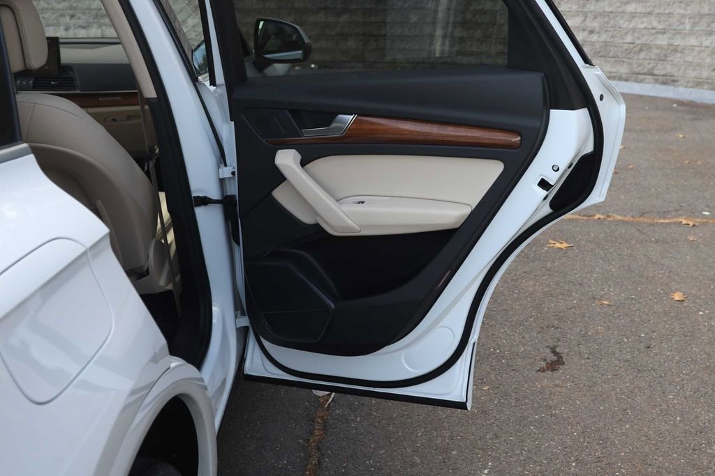 Used 2023 Audi Q5 2.0T Premium w/ Convenience Package image 16