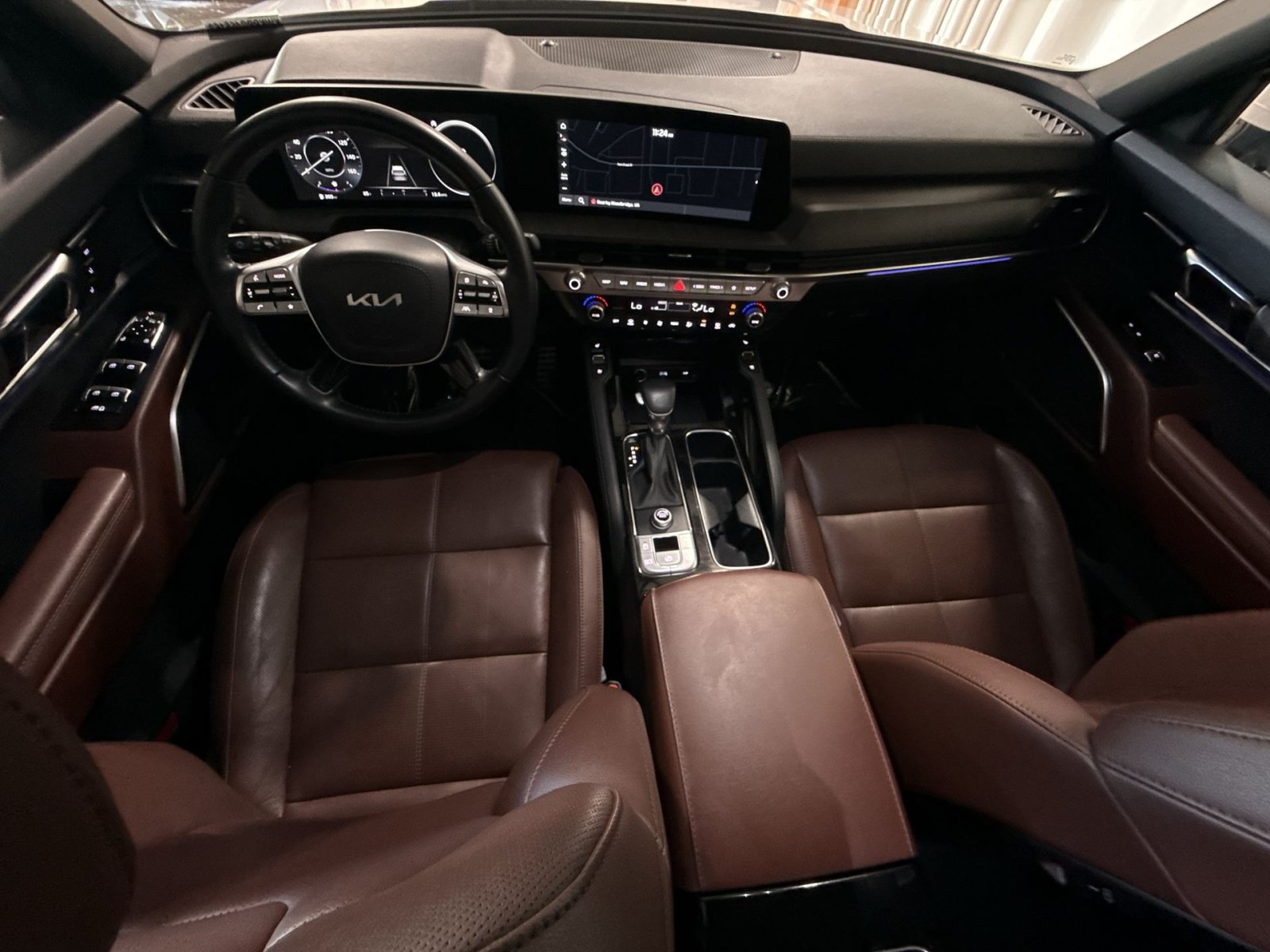 Used 2024 Kia Telluride SX w/ Towing Package FWD image 33