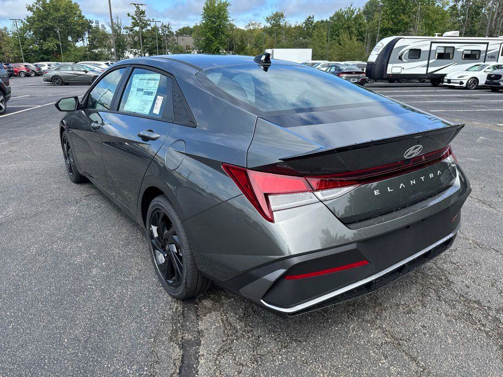 New 2026 Hyundai Elantra SEL Sport FWD image 4