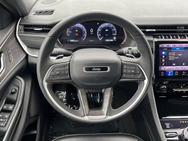 Used 2024 Jeep Grand Cherokee Limited AWD/4WD image 11