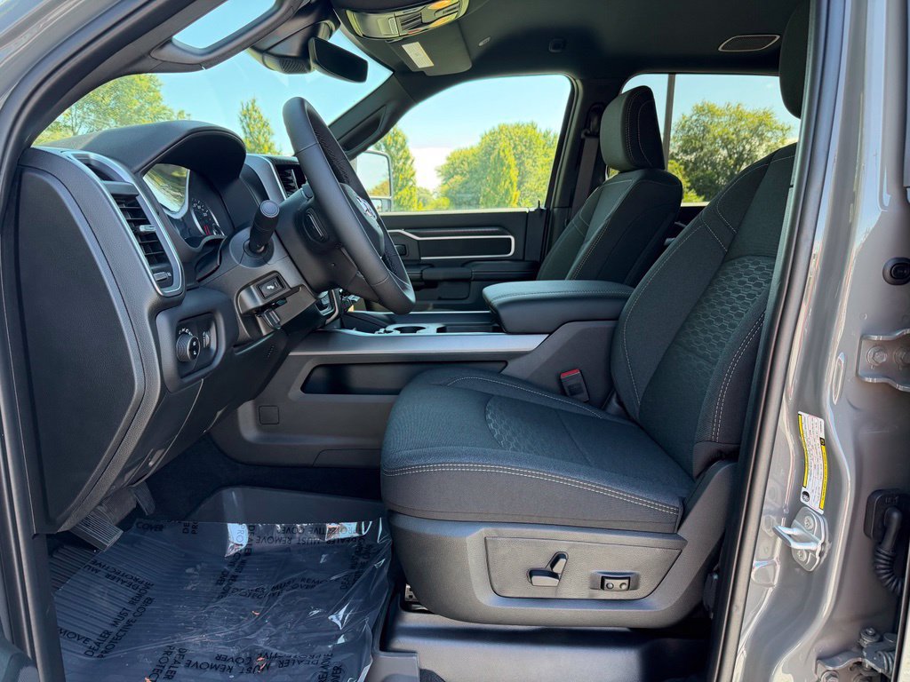 New 2026 RAM 2500 Big Horn AWD/4WD image 10