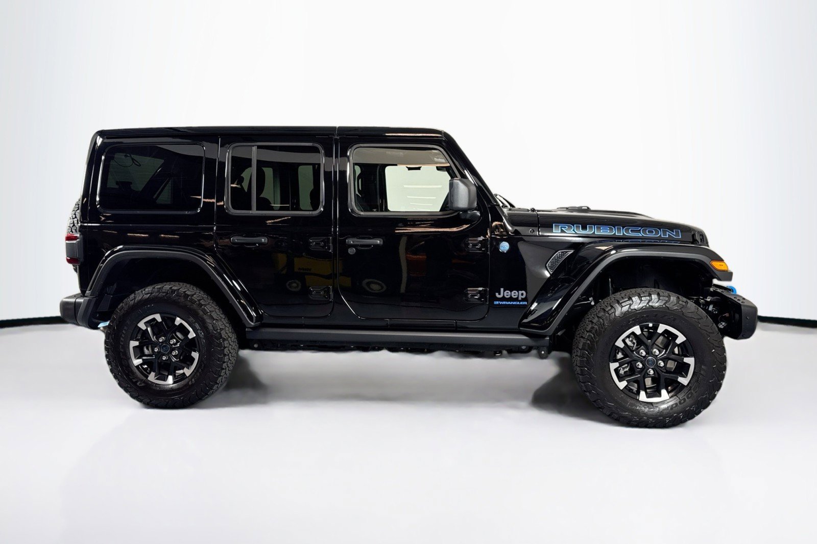 Used 2025 Jeep Wrangler Unlimited Rubicon 4xe image 4
