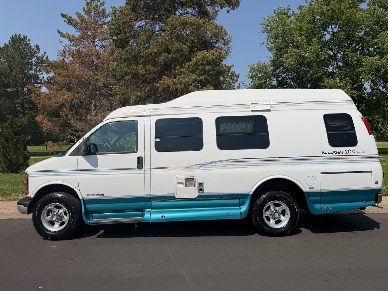 Used 2000 Chevrolet Express 3500 RWD image 2