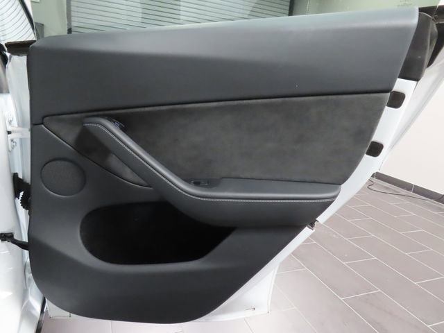 Used 2024 Tesla Model Y Long Range AWD/4WD image 11
