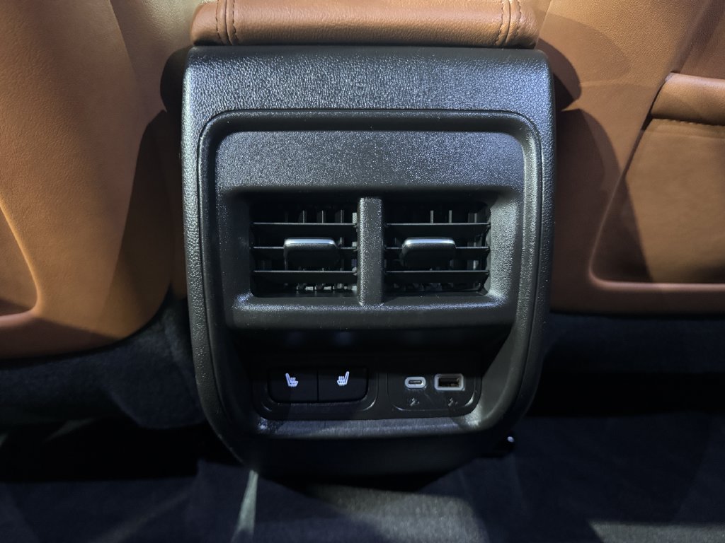 Used 2022 Cadillac XT4 Premium Luxury w/ Enhanced Visibility Package AWD/4WD image 39