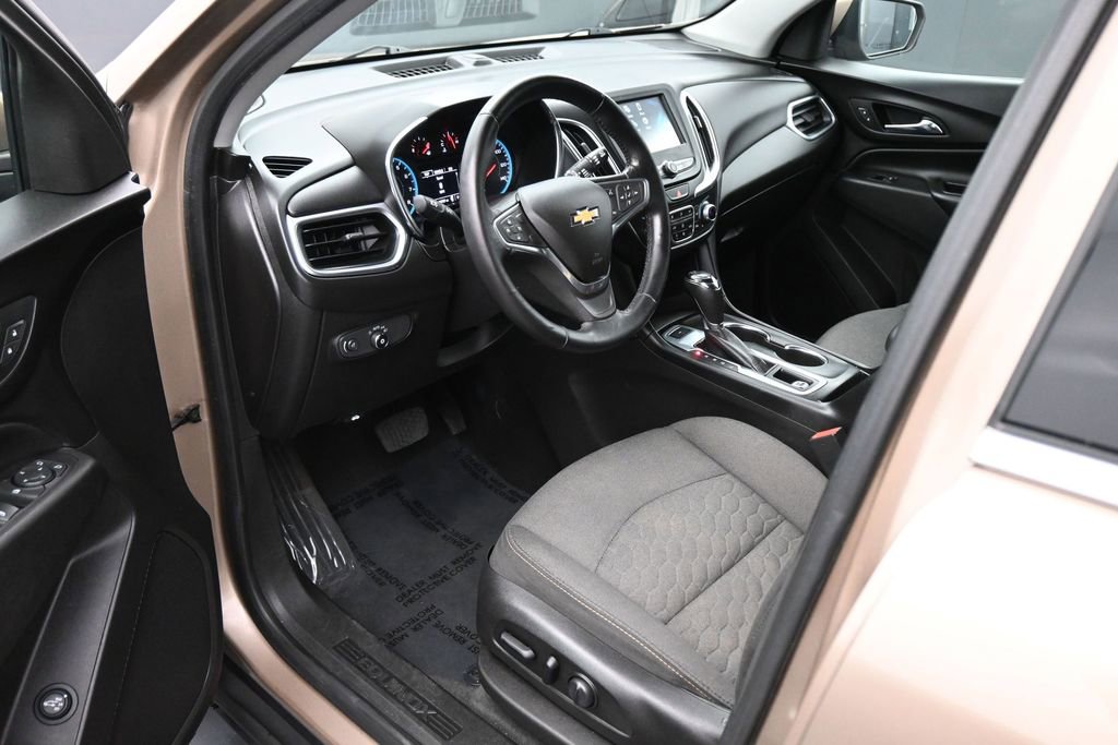 Used 2018 Chevrolet Equinox LT image 2