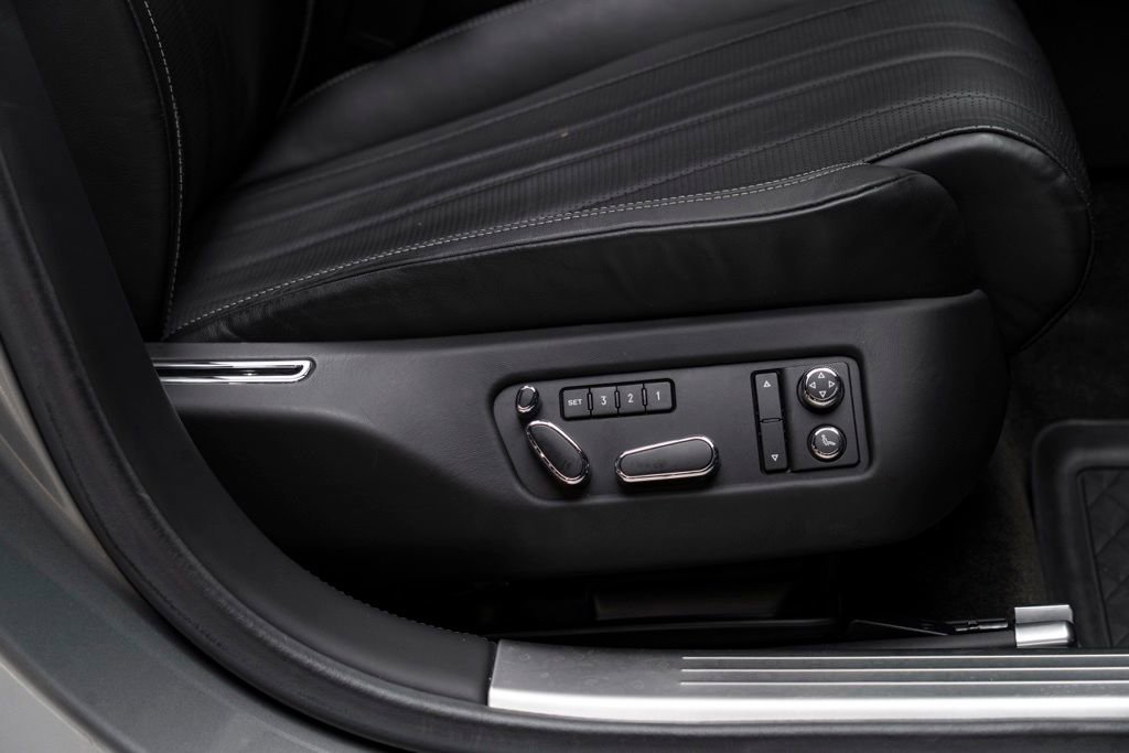 Used 2014 Bentley Flying Spur W12 image 44