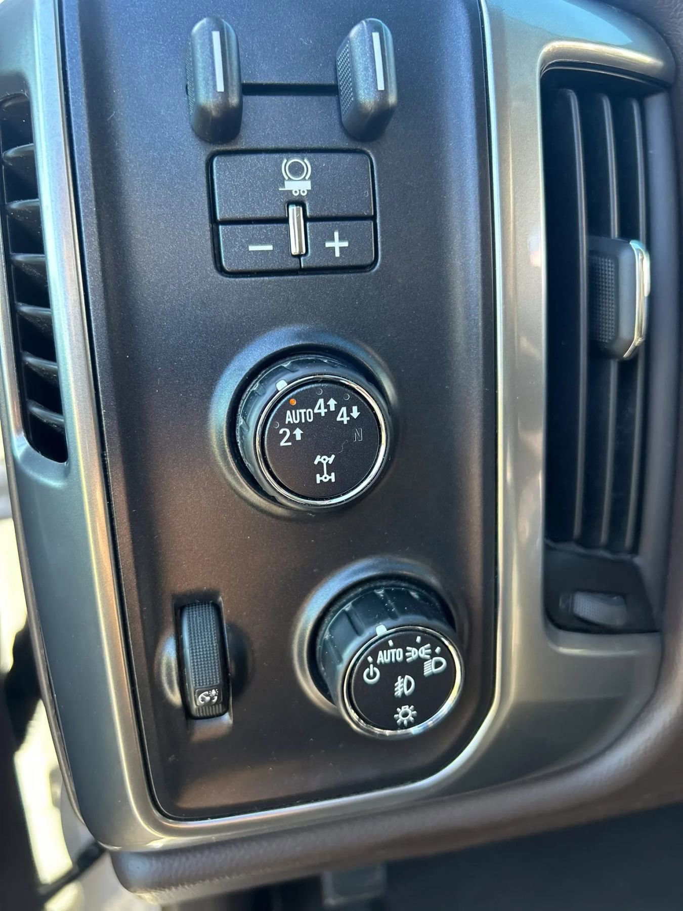 Used 2017 Chevrolet Silverado 1500 LT w/ All Star Edition image 11