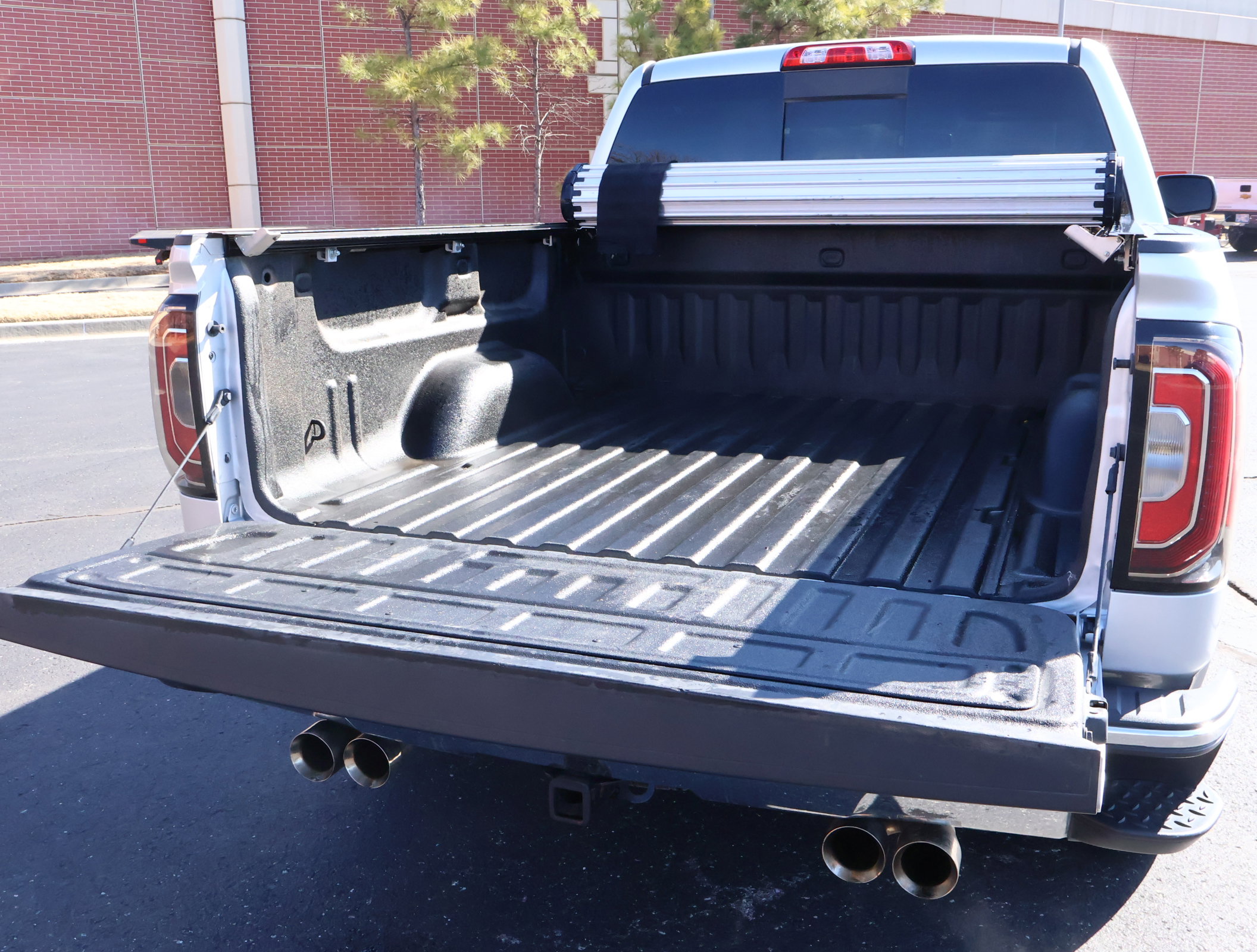 Used 2018 GMC Sierra 1500 SLT w/ SLT Premium Package image 25