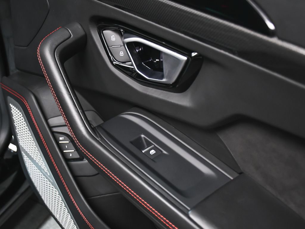 Used 2020 Lamborghini Urus image 18