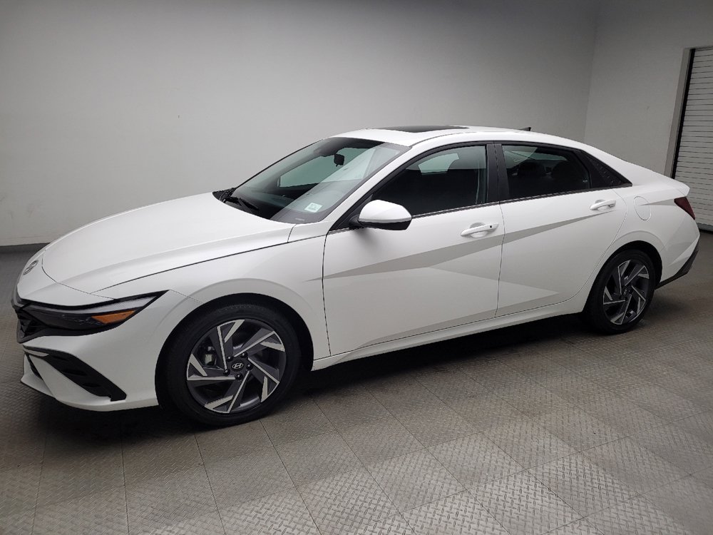 Used 2025 Hyundai Elantra SEL FWD image 2
