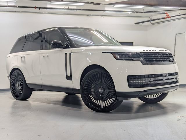 Used 2023 Land Rover Range Rover SE image 2