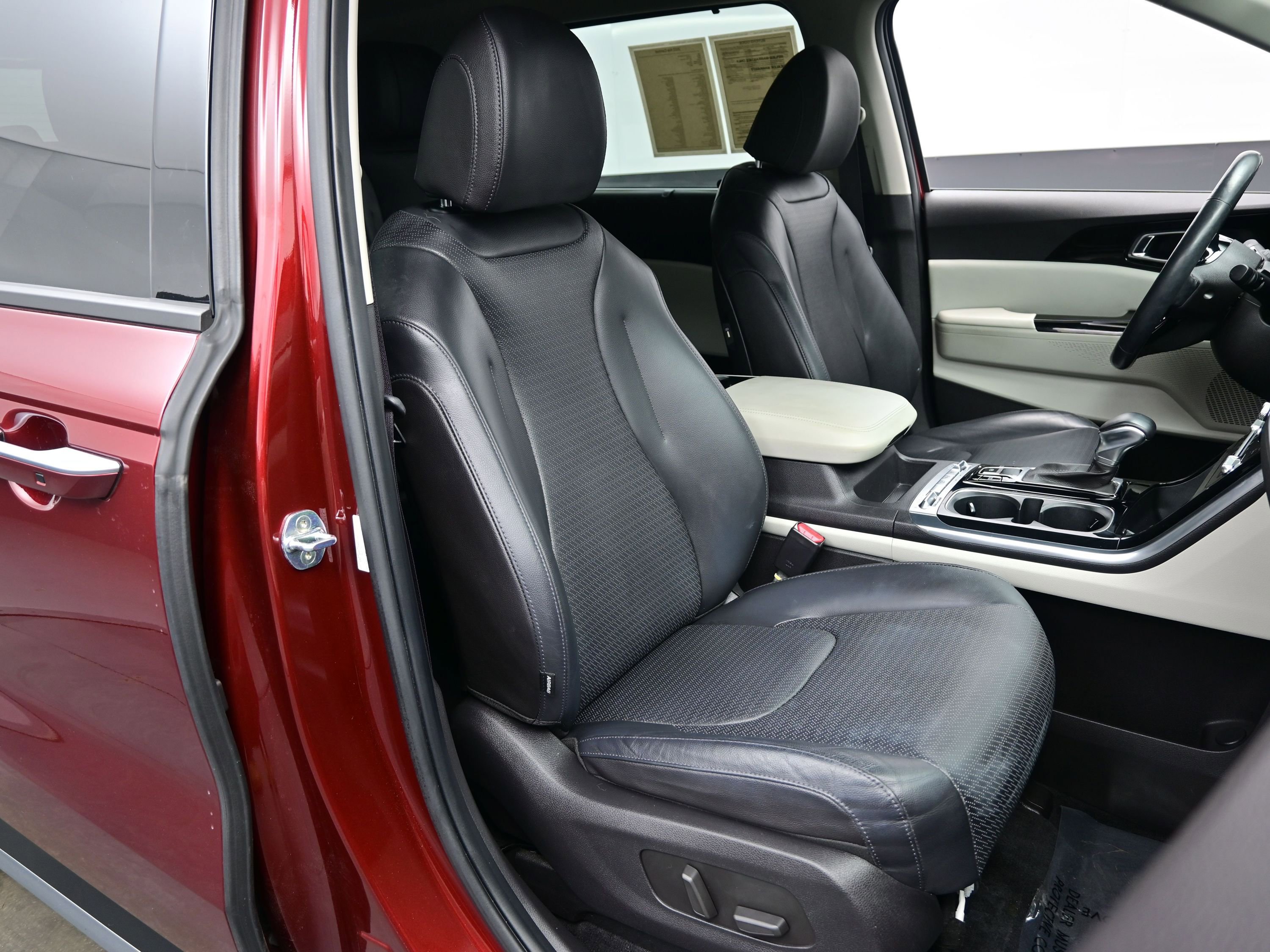 Used 2022 Kia Carnival SX Prestige image 14