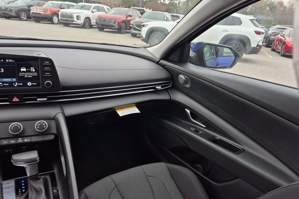 New 2026 Hyundai Elantra SE FWD image 18