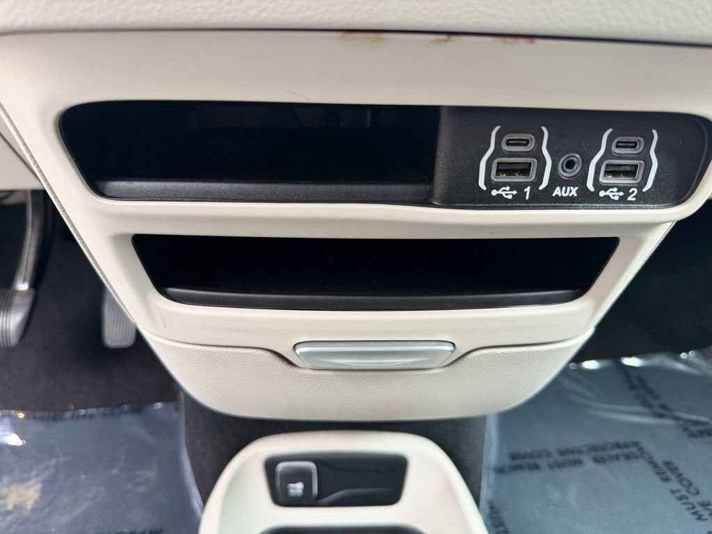 Used 2023 Chrysler Voyager LX FWD image 25