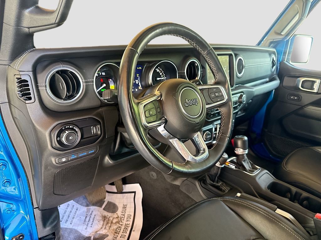 Used 2023 Jeep Wrangler Unlimited Sahara w/ Cold Weather Group AWD/4WD image 10